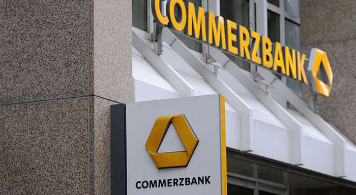 Правительство ФРГ решило пока больше не продавать акции Commerzbank