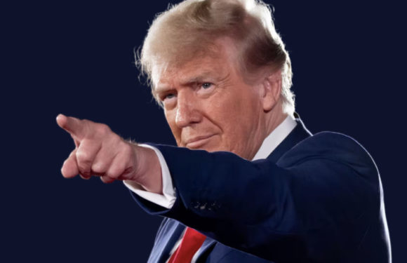 Трамп со странным красным пятном на шее появился на церемонии в Белом доме