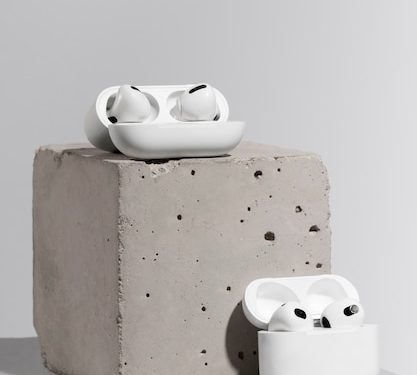 Покупка AirPods 2 за 10990 рублей выгодное решение